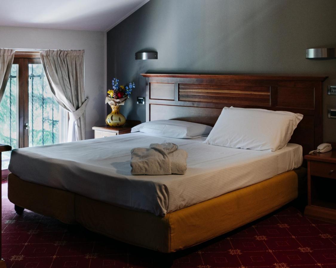 La Pina Hotel เรซซาโต ภายนอก รูปภาพ