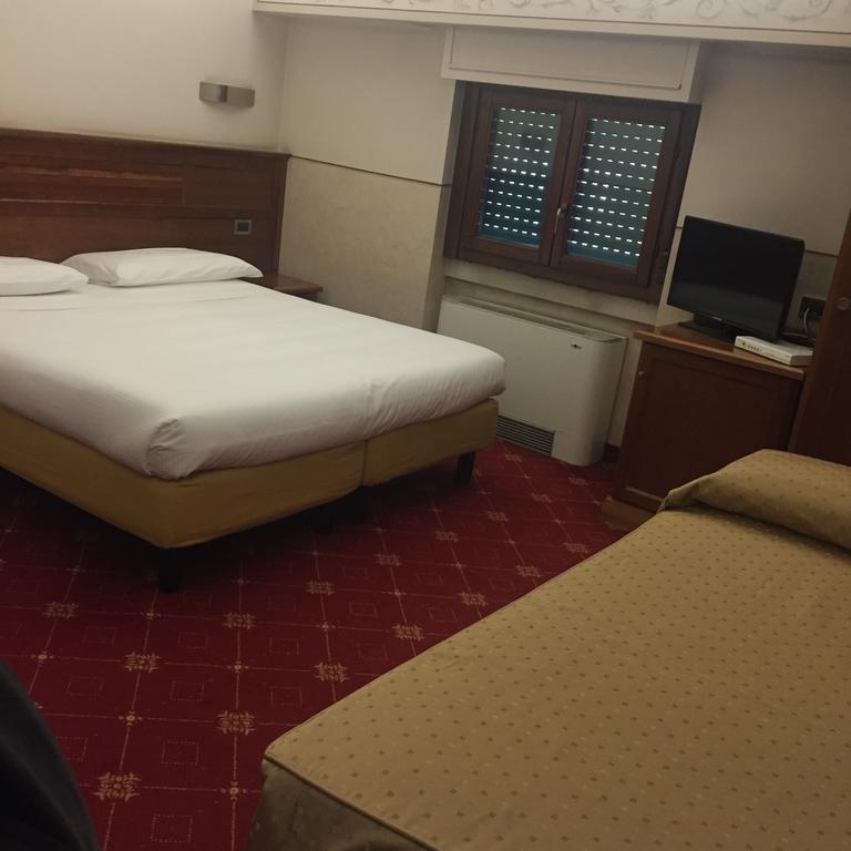La Pina Hotel เรซซาโต ภายนอก รูปภาพ