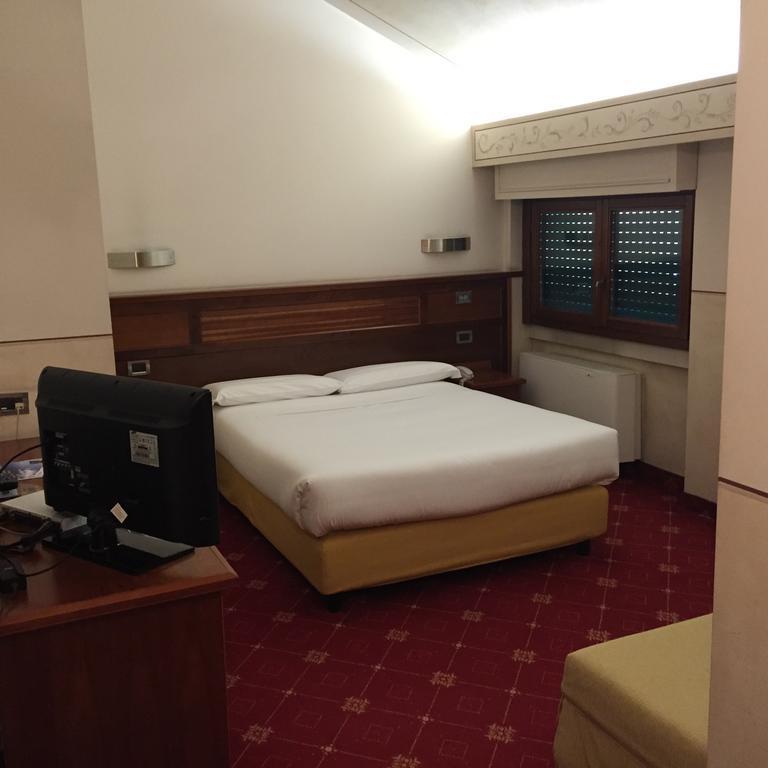 La Pina Hotel เรซซาโต ภายนอก รูปภาพ