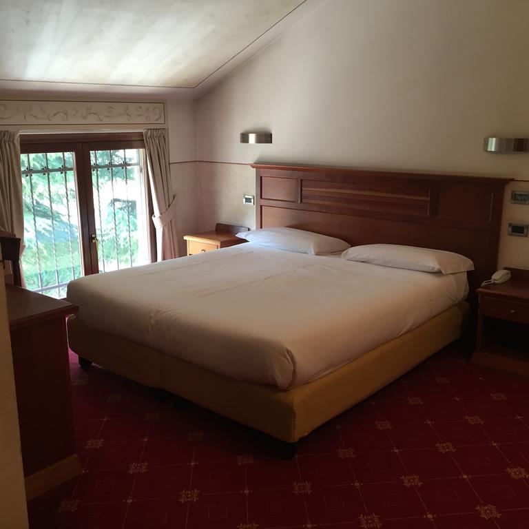 La Pina Hotel เรซซาโต ภายนอก รูปภาพ
