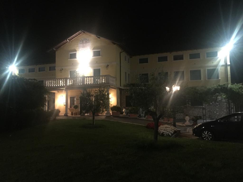 La Pina Hotel เรซซาโต ภายนอก รูปภาพ