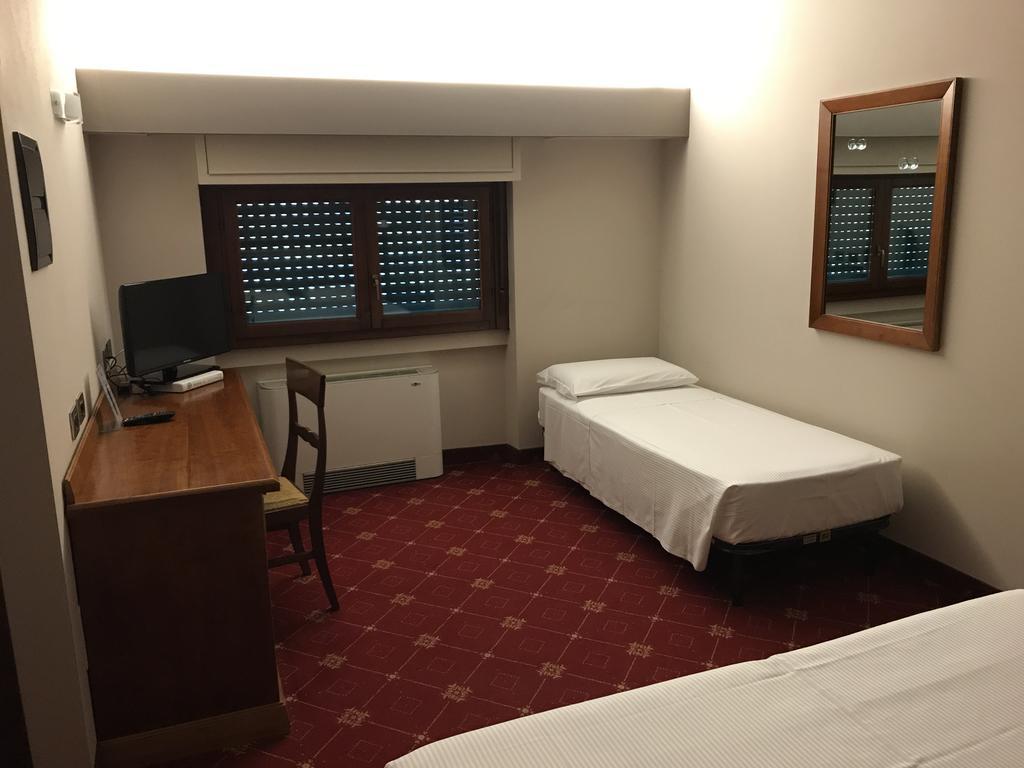 La Pina Hotel เรซซาโต ภายนอก รูปภาพ